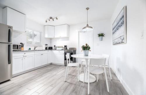 Middle River Terrace Apartment | Comfy Condos at Middle River Apt 1
