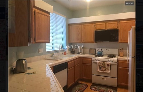 Las Vegas Condo | Comfy, Convenient & close to the Strip & Air-Port!