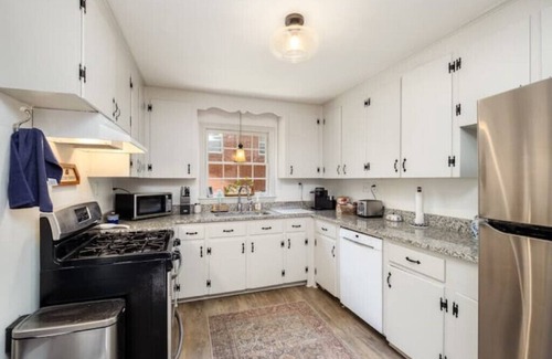 Charlotte Apartment | Comfy cozy laid back cottagenn