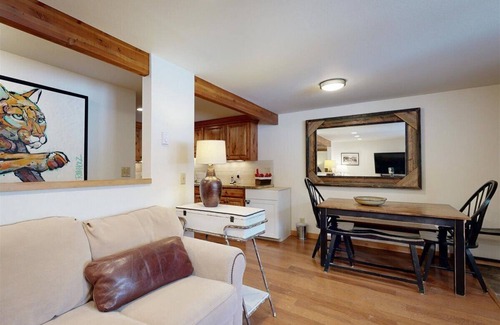 Teton Village Condo | COMFY COZY SLOPESIDE CONDO-HOT TUB HEATED POOL ACCESS -5 MIN FREE RIDE TO LIFTS