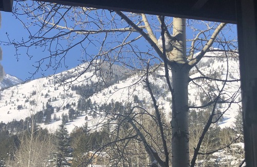 Teton Village Condo | COMFY COZY SLOPESIDE CONDO-HOT TUB HEATED POOL ACCESS -5 MIN FREE RIDE TO LIFTS