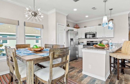 Orange Beach Condo | Comfy Family Condo | Fresh Air, Pool, Beach Walkable | Daily Activity Deals