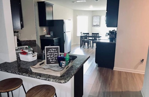 Katy House | comfy, family friendly, spacious, 2 bedroom home!