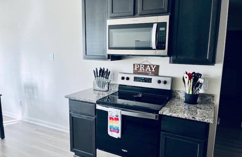 Katy House | comfy, family friendly, spacious, 2 bedroom home!