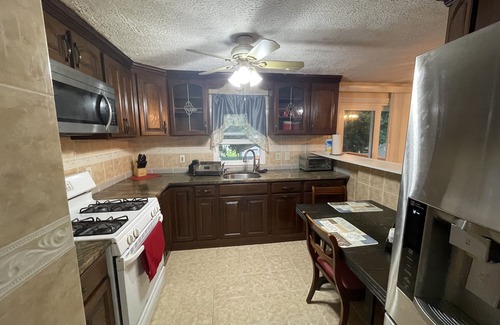 Farmingdale House | Comfy family-sized home near the heart of Farmingdale