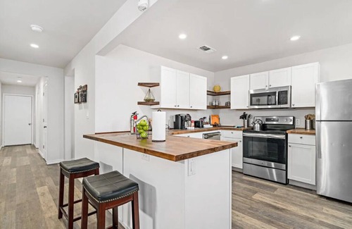Government Hill House | Comfy & Fully Stocked Home Near Downtown