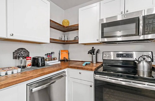 Government Hill House | Comfy & Fully Stocked Home Near Downtown