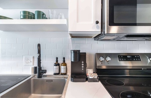 Macon Apartment | Comfy Getaway Near Atrium Hosp | 1 Mi to Cherry St. Mercer Music at Capricorn –
