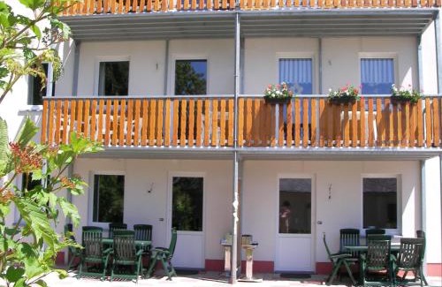 Burg-Reuland House | Comfy Holiday Home in Burg Reuland with Sauna, Terrace, BBQ