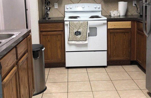 South Arlington House | Comfy home ~ AT&T Proximate & Arlington's Entertainment Hotspots.