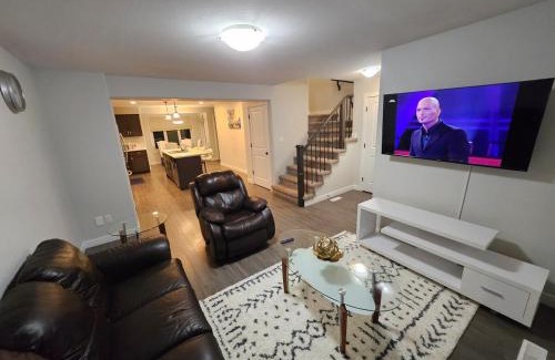 Regina Villa | Comfy Home in Harbour Landing - Regina
