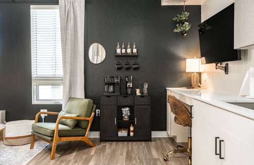 Boise Apartment | Comfy King Bed, Pool, Coffee Bar