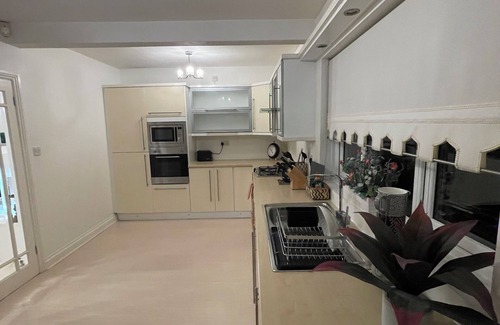 Yardley House | Comfy NEC & BHX Airport Stay + Free Parking