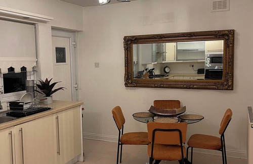 Yardley House | Comfy NEC & BHX Airport Stay + Free Parking