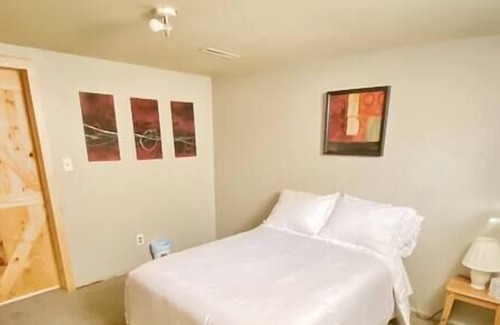 Pocatello House | Comfy Pocatello home-central to park and grocery.