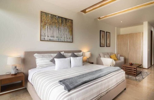 Luis Donaldo Colosio Apartment | Comfy Studio Steps to 5th Ave and Beach, Pool, Gym
