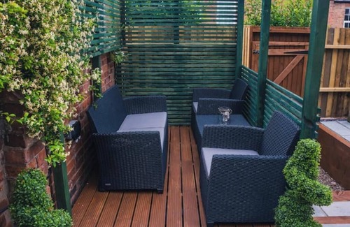 Whitnash Apartment | Comfy Stylish Home, Netflix, Parking, Sleeps 5