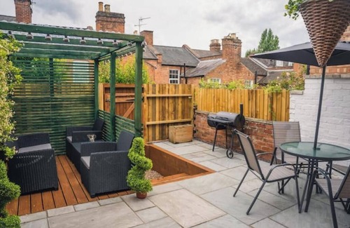 Whitnash Apartment | Comfy Stylish Home, Netflix, Parking, Sleeps 5