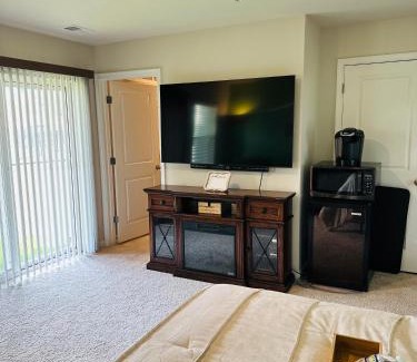 Rossville House | Comfy Suite, Steps to Food & Fun and Pool