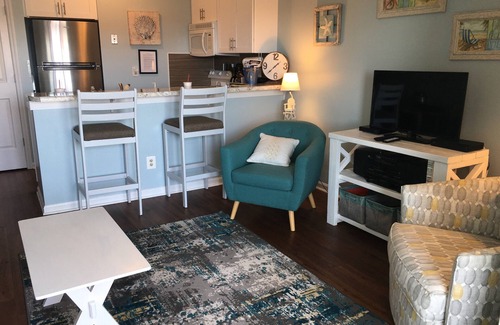 North Carolina Coast Condo | Comfy, Tasteful North End Condo With Ocean View & Pool