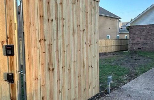 Buena Vista House | Comfy Walkable Downtown Nashville Home/Private Fences Yard - 3 Bedrooms 1 Story