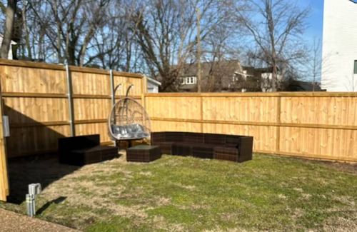 Buena Vista House | Comfy Walkable Downtown Nashville Home/Private Fences Yard - 3 Bedrooms 1 Story