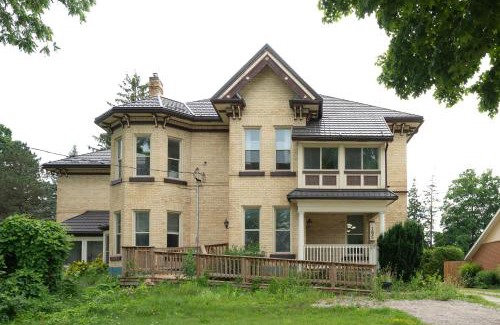 Chesley House | Comic House with Climbing Wall & Themes