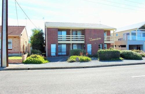 Port Elliot Apartment | Commodore 2 2-18 Basham Rd Port Elliot - Linen Included