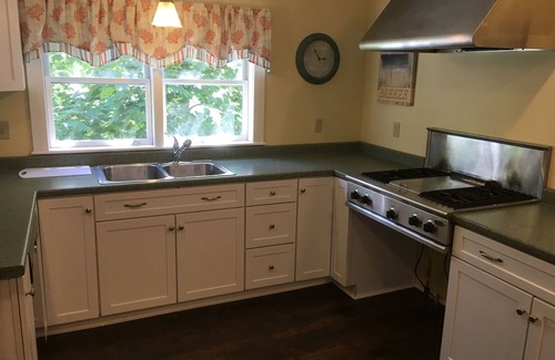 Ogunquit House | Commodore's Cottage with Pool, walk to the beach, Perkins Cove and Marginal Way