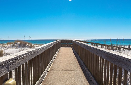 Seagrove Beach Condo | Commodore's Retreat 206 - Gulf Front! Seagrove Beach! 30A! Community Pool!