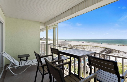 Seagrove Beach Condo | Commodore's Retreat 206 - Gulf Front! Seagrove Beach! 30A! Community Pool!