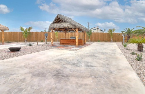 Port Aransas RV Rental | Community Pool, In Town, Dog Park, Fishing, WIFI, Laundry Room, Walking Paths