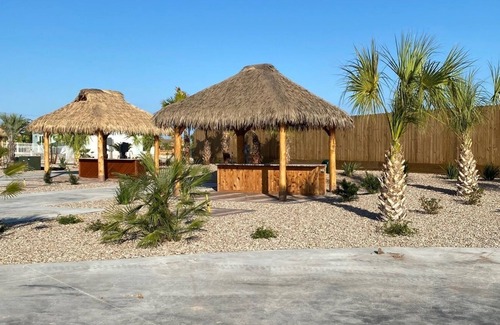 Port Aransas RV Rental | Community Pool, In Town, Dog Park, Fishing, WIFI, Laundry Room, Walking Paths