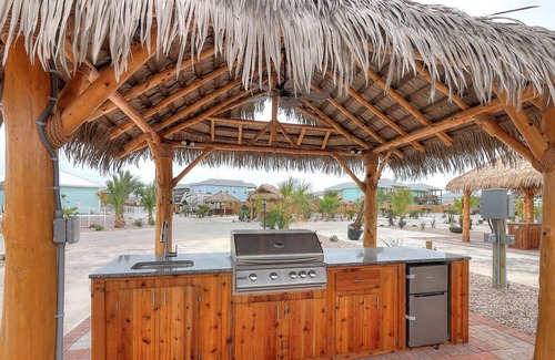 Port Aransas RV Rental | Community Pool, In Town, Dog Park, Fishing, WIFI, Laundry Room, Walking Paths