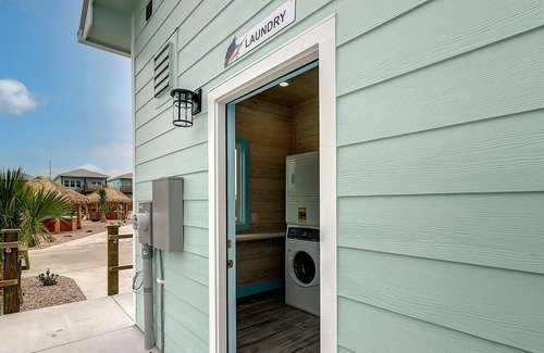 Port Aransas RV Rental | Community Pool, In Town, Dog Park, Fishing, WIFI, Laundry Room, Walking Paths
