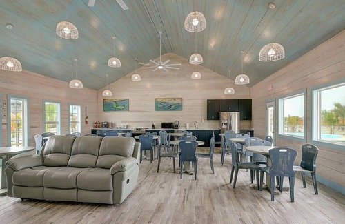 Port Aransas RV Rental | Community Pool, In Town, Dog Park, Fishing, WIFI, Laundry Room, Walking Paths