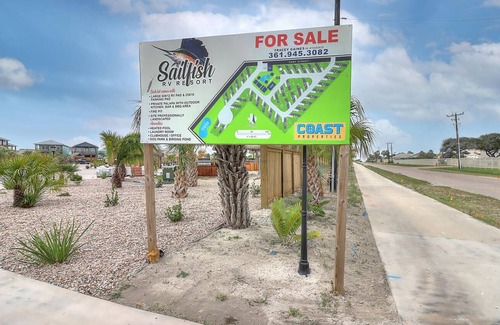 Port Aransas RV Rental | Community Pool, In Town, Dog Park, Fishing, WIFI, Laundry Room, Walking Paths