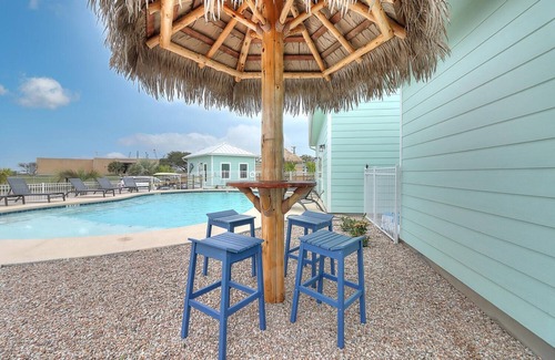 Port Aransas RV Rental | Community Pool, In Town, Dog Park, Fishing, Wifi, Laundry Room, Walking Paths