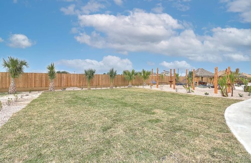 Port Aransas RV Rental | Community Pool, In Town, Dog Park, Fishing, Wifi, Laundry Room, Walking Paths
