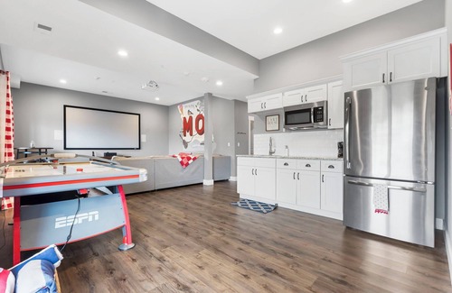 Table Rock House | Community Pool-Lake Views-Daily Tickets to Local Attractions-Air Hockey!