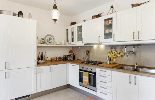 Cernobbio Apartment | Como Lake Cosy Flat with Garden and Parking