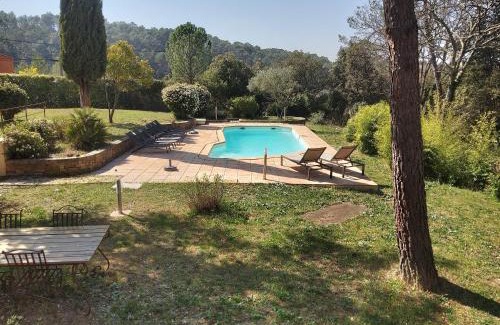 Entrecasteaux Bed & Breakfast | Comorebi Provence