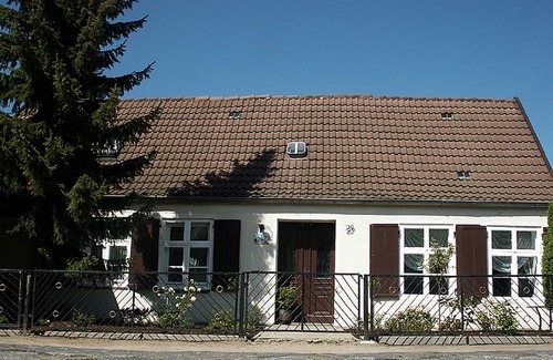 Altefaehr House | Complete ground floor of the two-family house in the youngest Rügenseebad, in Altefähr