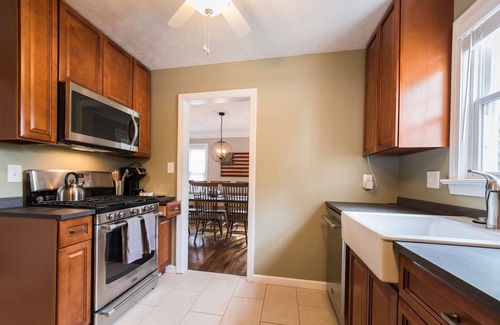 Cleveland House | Completely Remodeled Exterior And Interior - We're Ready To Host You !