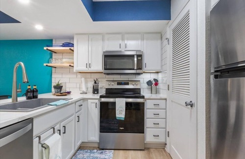 Lakeland Condo | Completely Remodeled@1MM - Early Check In - Late Check Out - Close to the strip