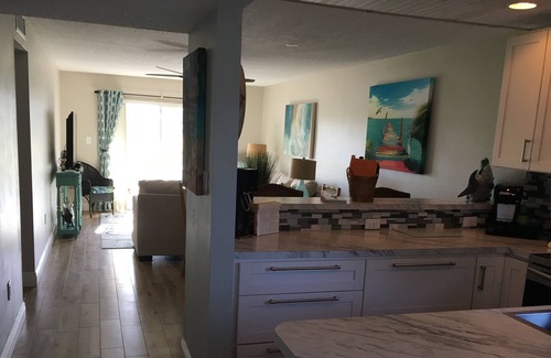 Bradenton Condo | COMPLETELY RENOVATED!! POOL and ONLY 10 MINUTES TO THE BEACH 🏝 🏖
