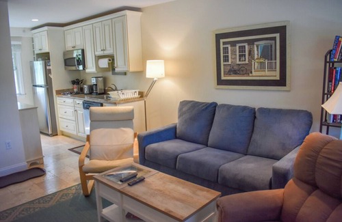 Dennis Port Condo | Completely updated 1 bedroom condo unit-steps to a shared private beach!