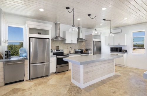 James Cistern House | Compound w/Beach, Pool, Pickleball, Gym, Kayaks, Golf Carts, Views!