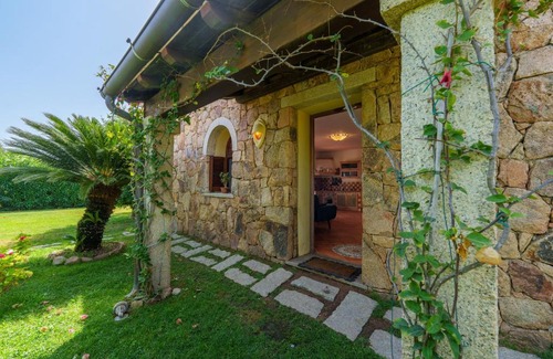Murta Maria Villa | Con lo sguardo su Tavolara