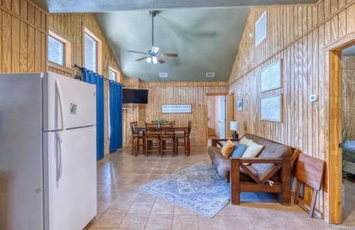 Concan Cabin | Concan Springs Cabin 3 Shared Pool